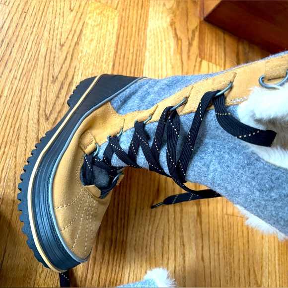 Sorel Tan and Gray Snow Boots - Picture 2 of 4